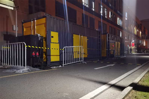 汝阳柴油发电机组的输出电压是如何调节的？